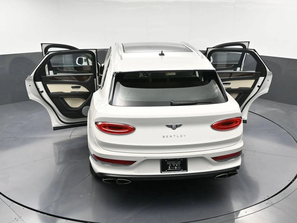 Certified 2023 Bentley Bentayga Plug-In Hybrid AWD/4WD image 36