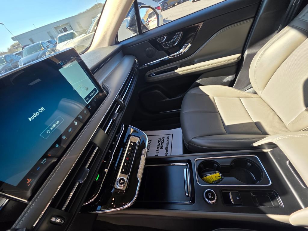 Used 2025 Lincoln Corsair AWD w/ Equipment Group 101A image 16