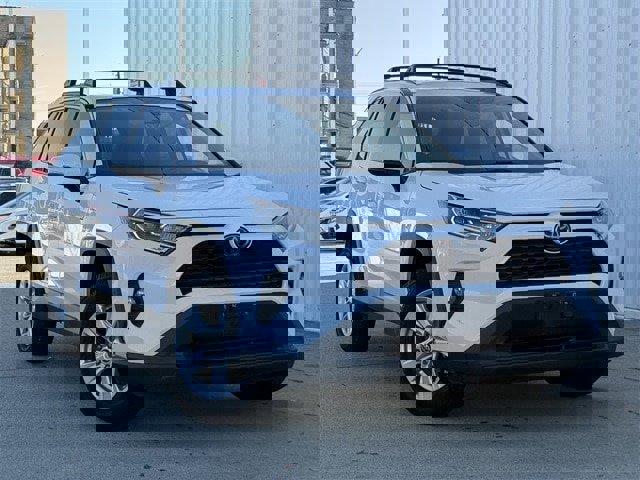 Used 2021 Toyota RAV4 XLE image 2