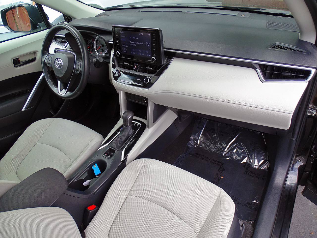 Used 2022 Toyota Corolla Cross LE w/ Moonroof Package AWD/4WD image 39