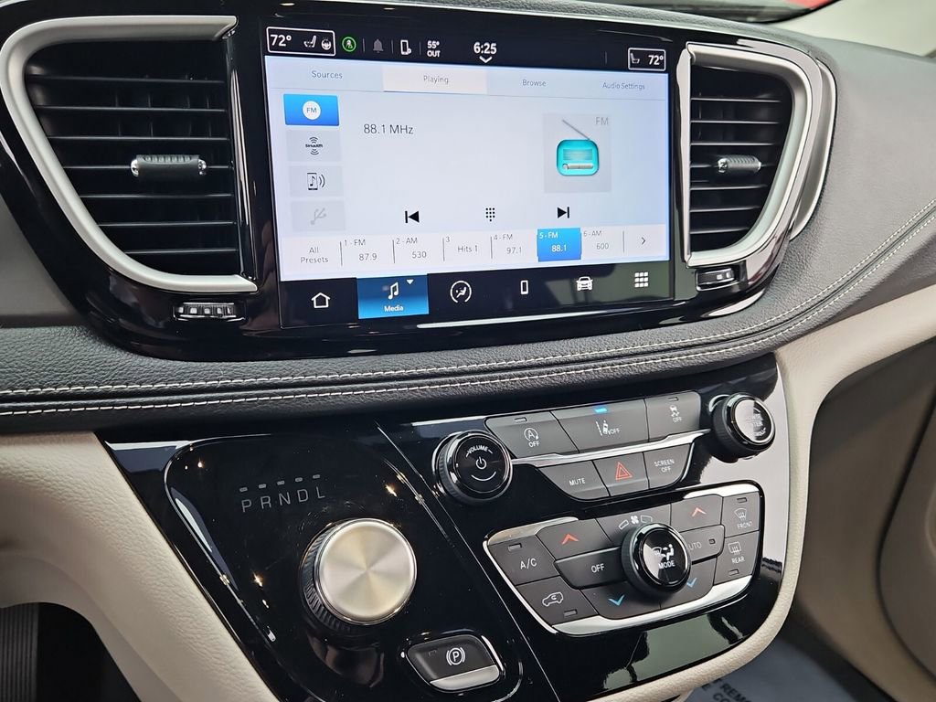 Used 2022 Chrysler Pacifica Touring-L image 24