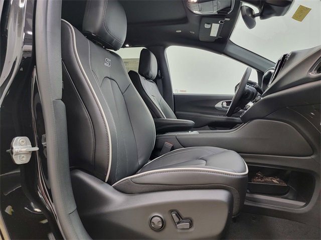New 2026 Chrysler Pacifica Limited w/ S Appearance Package image 20