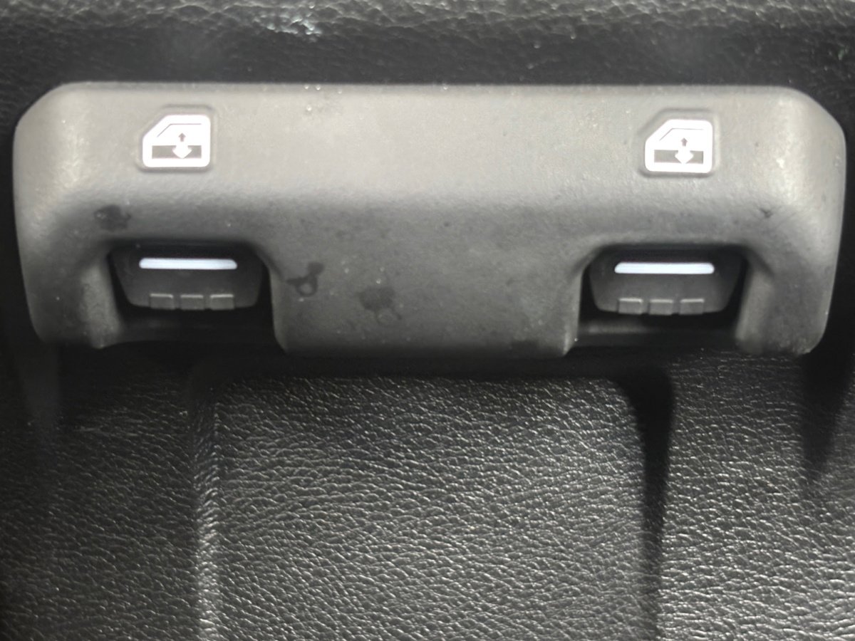 Used 2024 Jeep Wrangler Sport S image 33