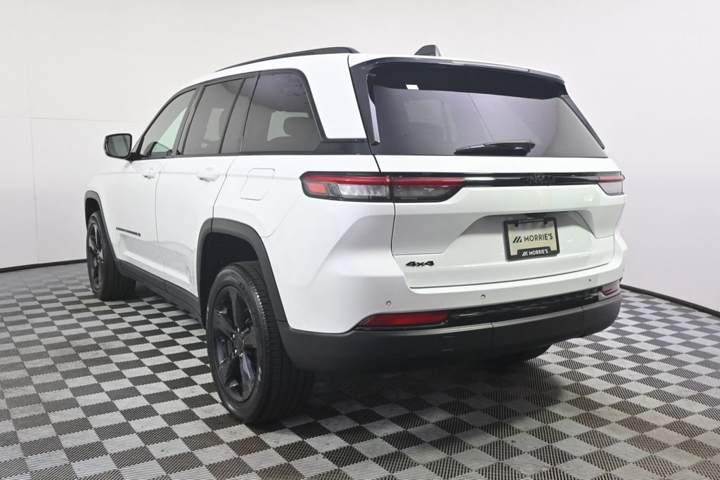 Used 2023 Jeep Grand Cherokee Altitude AWD/4WD image 4