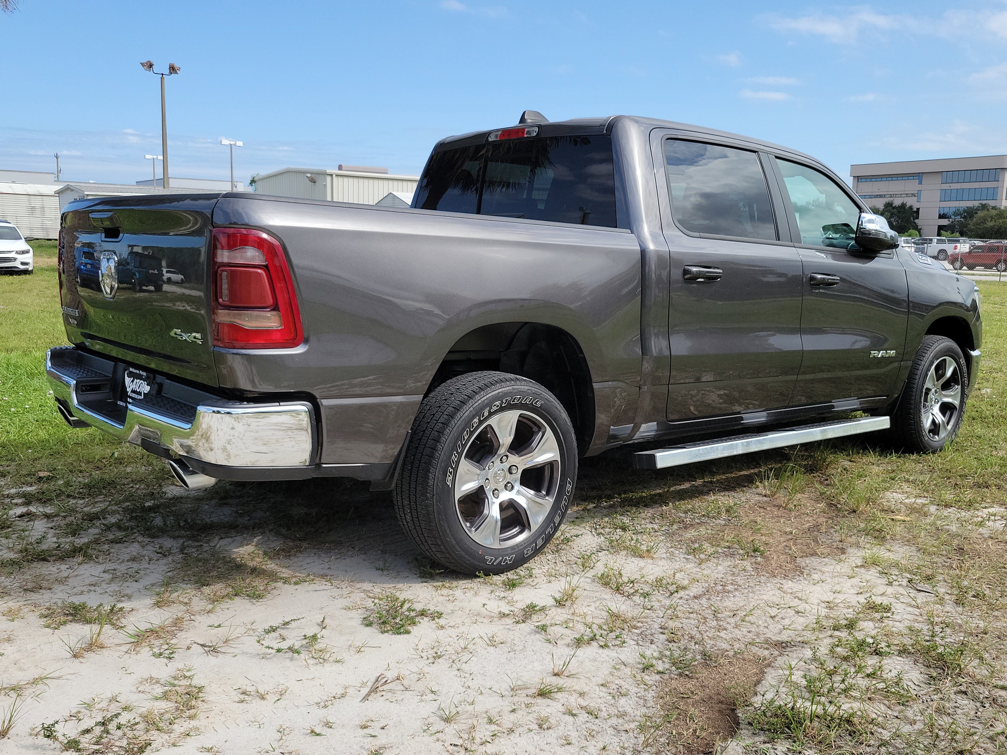 Used 2023 RAM 1500 Laramie AWD/4WD image 4