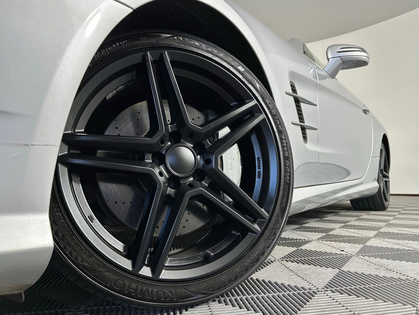 Used 2013 Mercedes-Benz SL 550 image 4