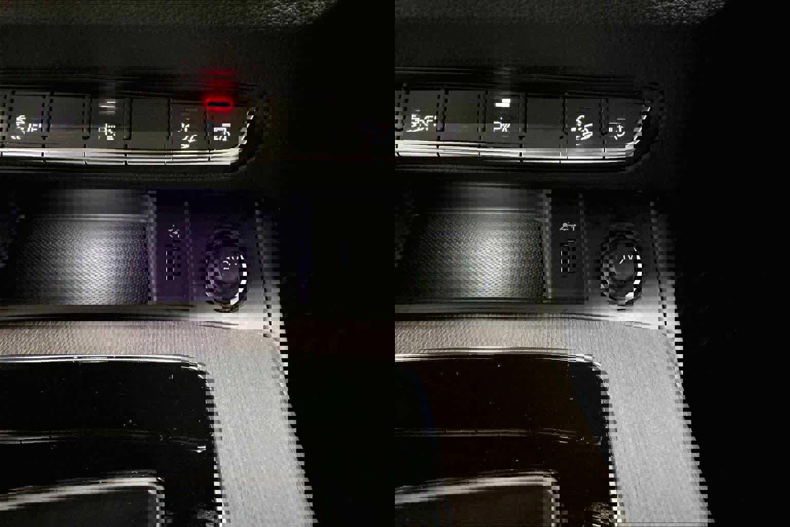 Used 2025 Audi Q5 e Premium Plus w/ Premium Plus Package image 34