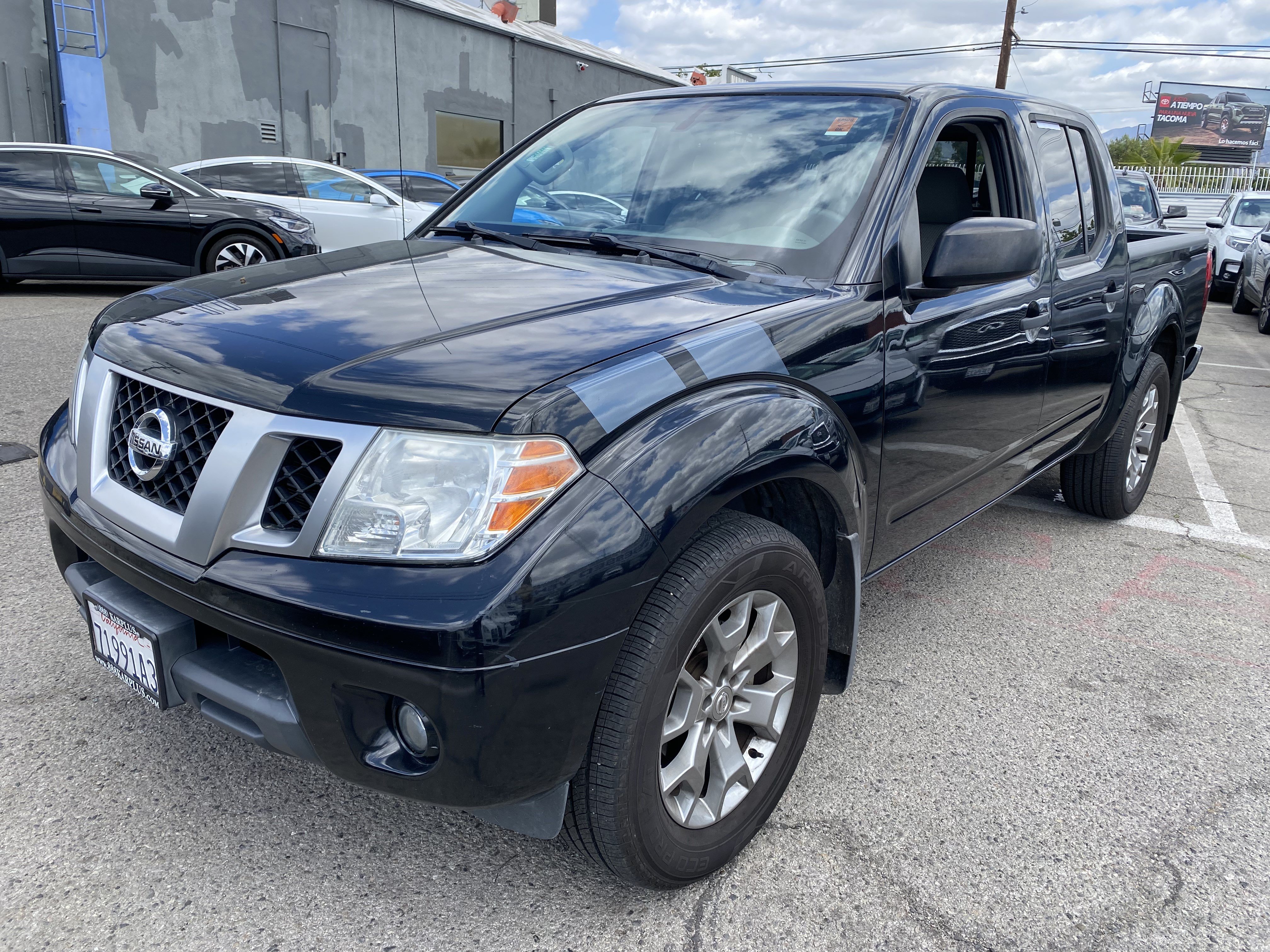 Used 2020 Nissan Frontier SV RWD image 2