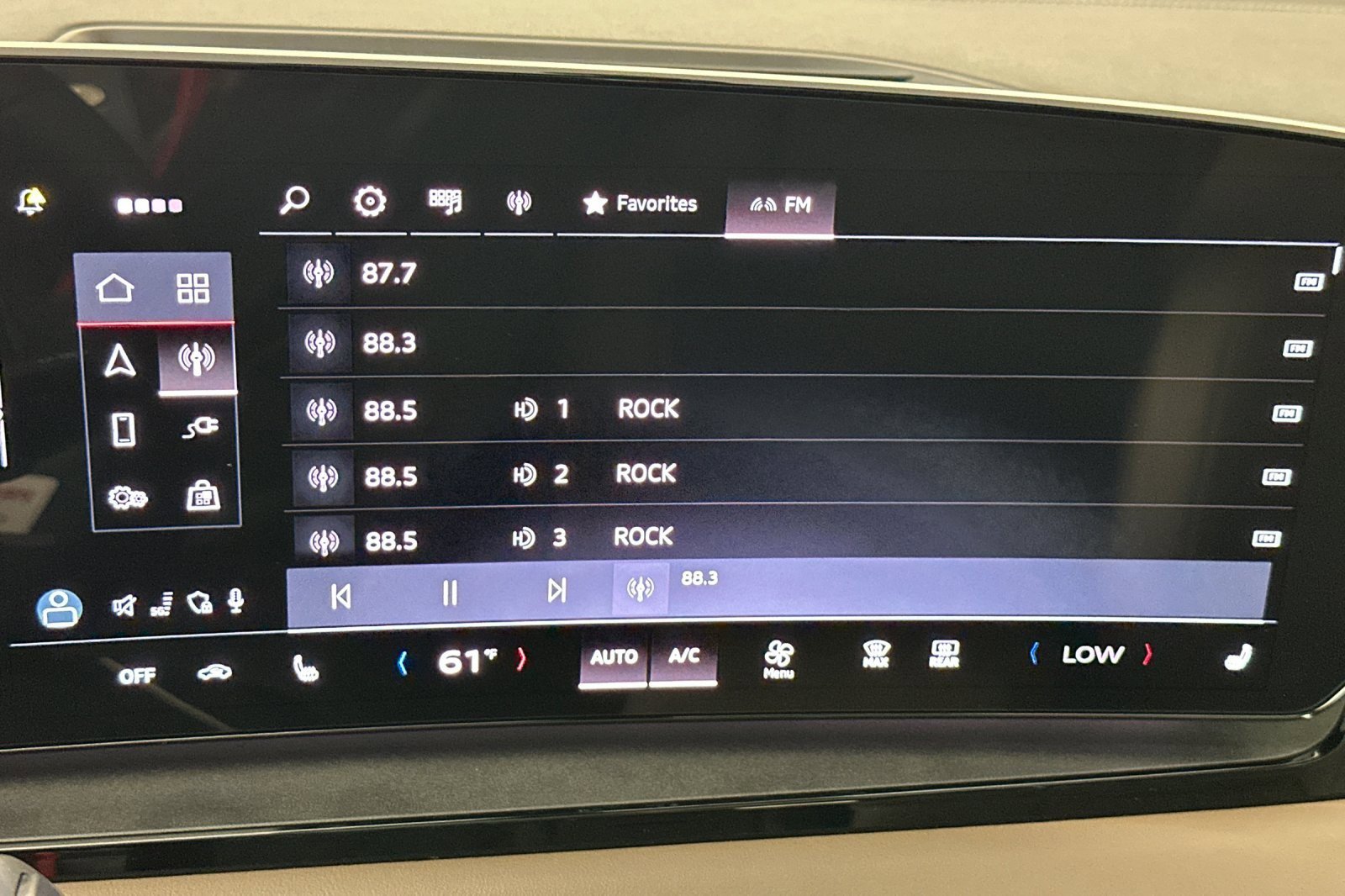 Used 2025 Audi Q6 e-tron Premium w/ Convenience Package image 17