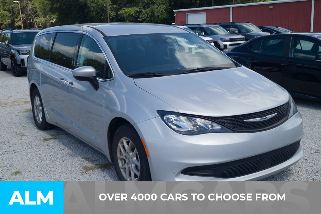 Used 2023 Chrysler Voyager LX FWD image 2