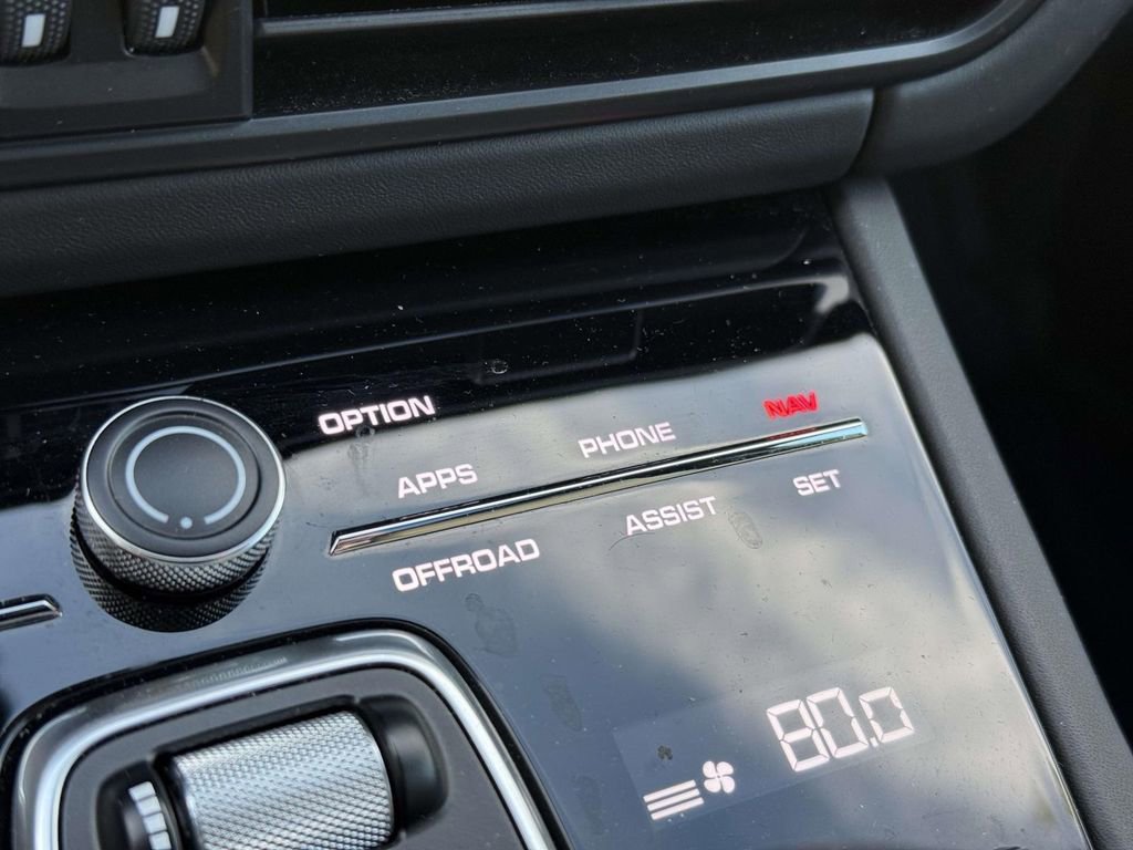 Used 2020 Porsche Cayenne Turbo image 26