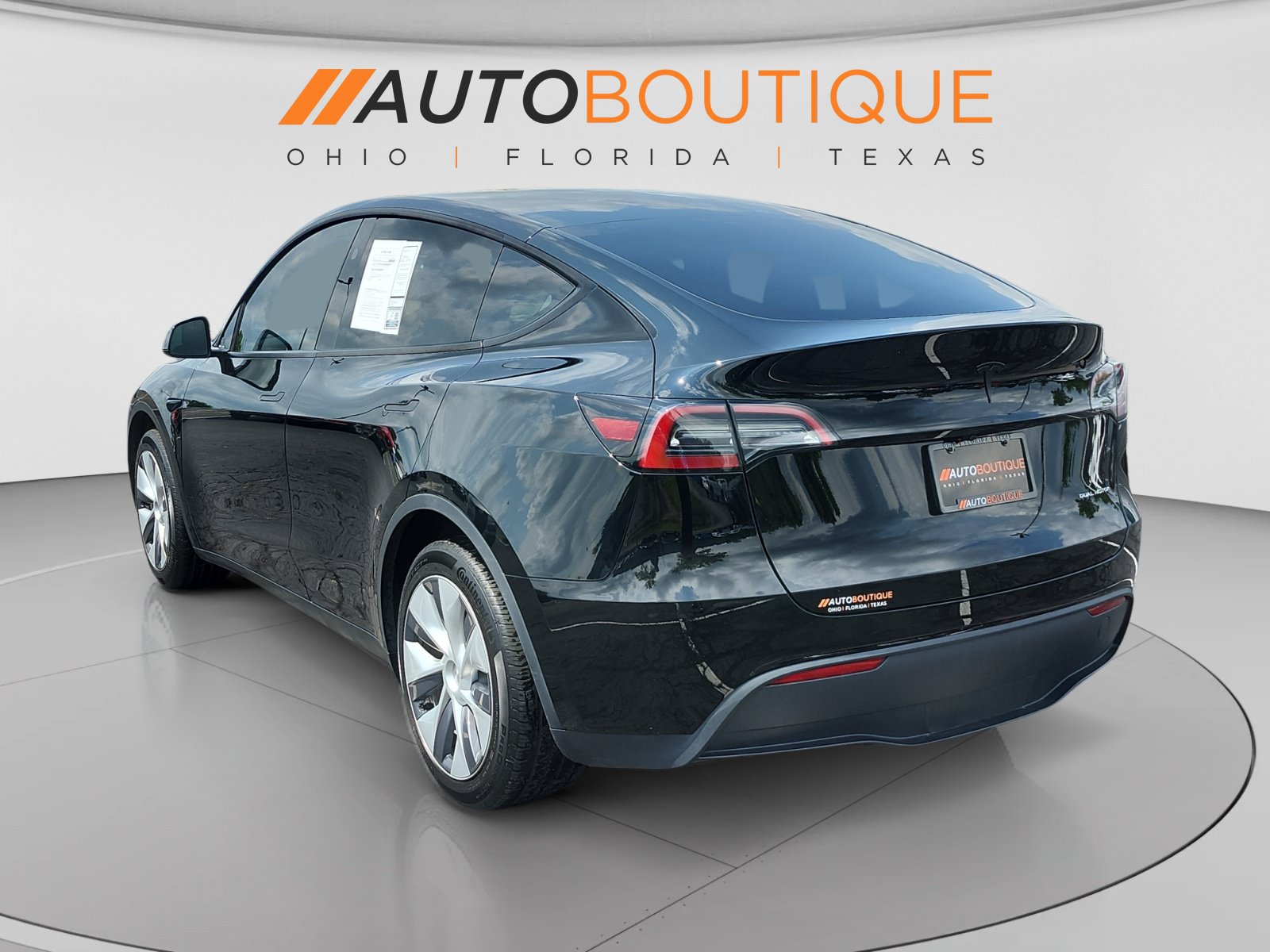 Used 2024 Tesla Model Y Long Range AWD/4WD image 3