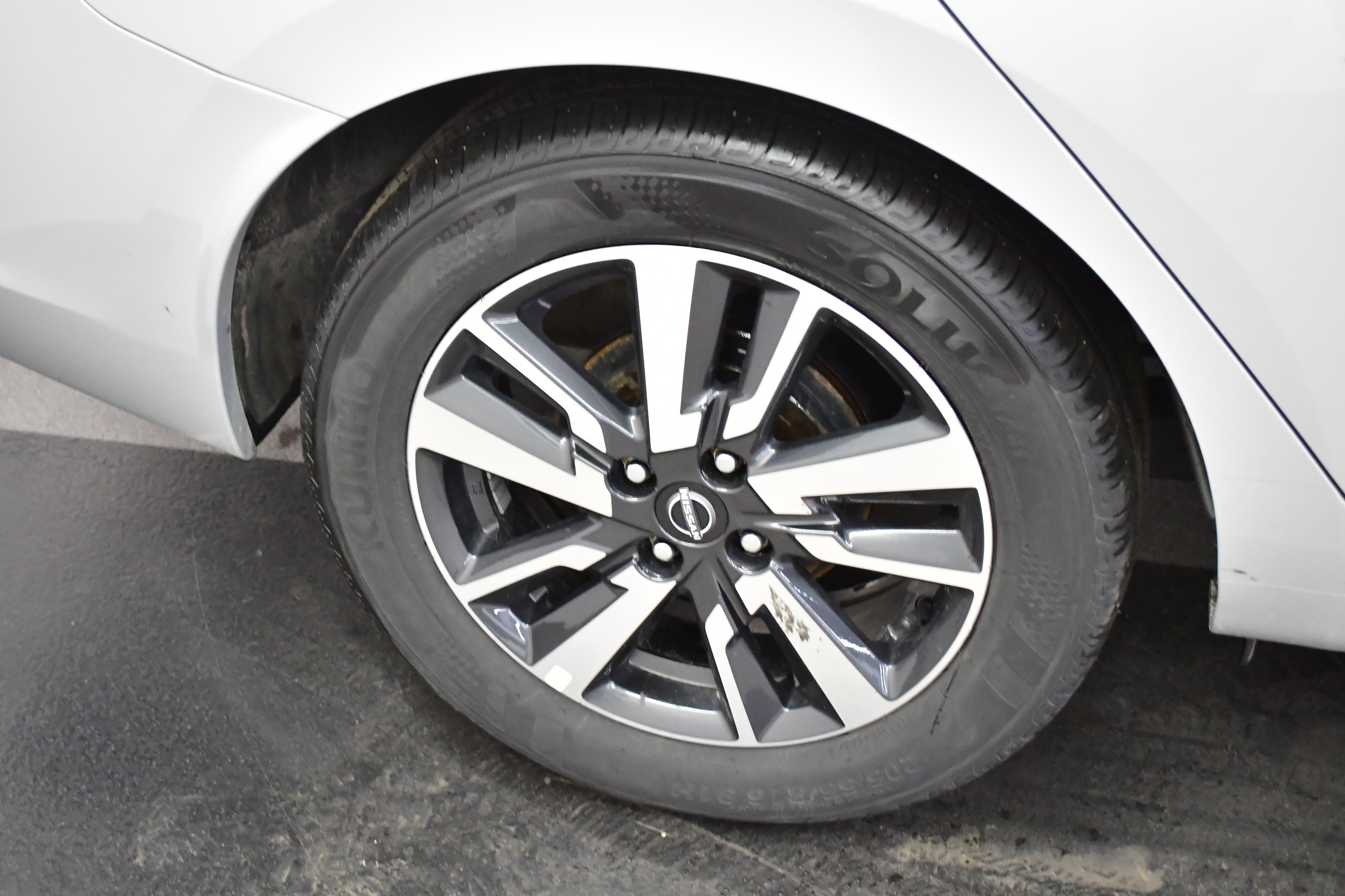 Used 2025 Nissan Versa SV image 57