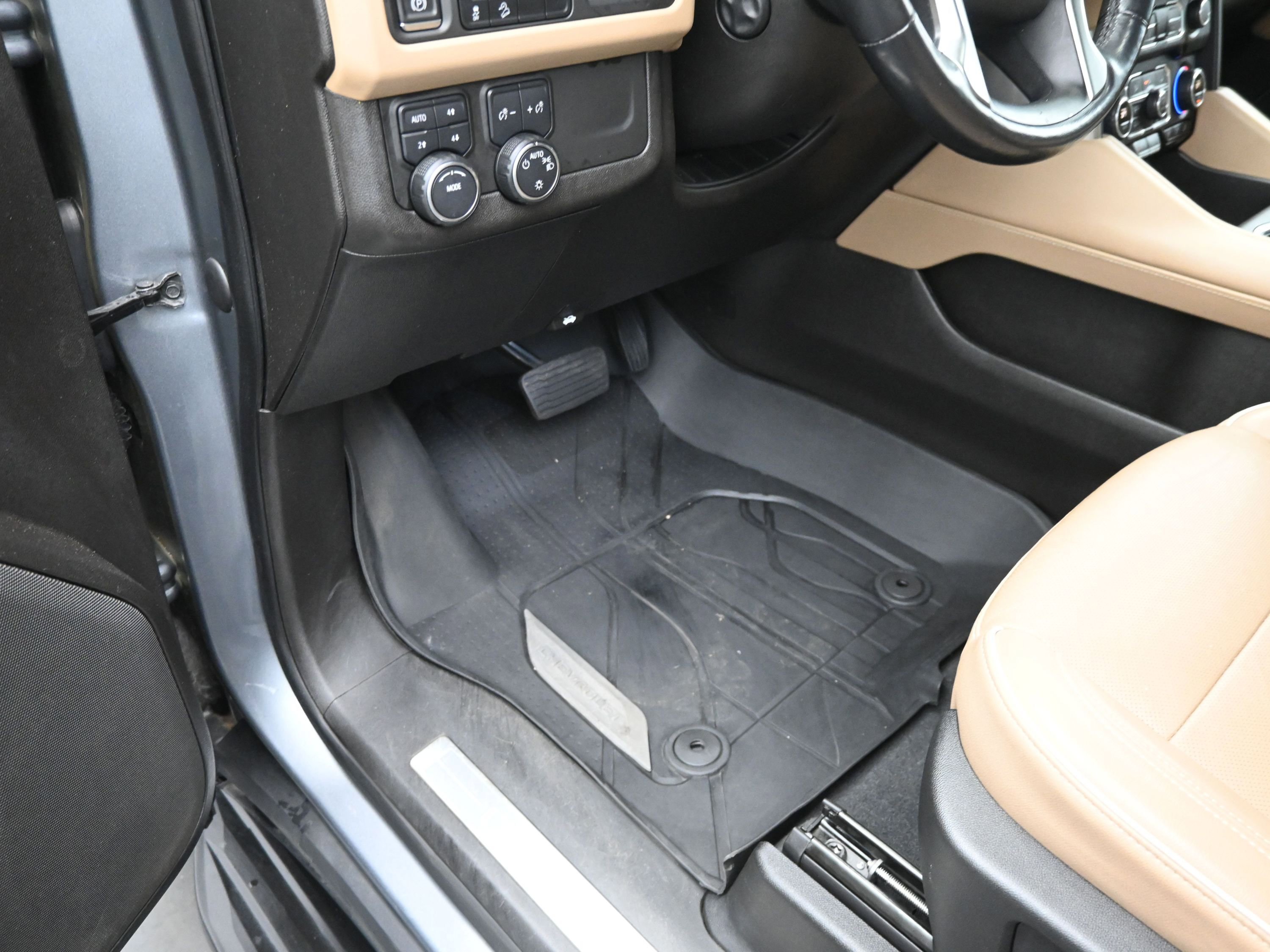 Used 2021 Chevrolet Suburban Premier image 14