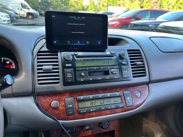 Used 2005 Toyota Camry XLE w/ VSC & Side Airbag Pkg FWD image 13