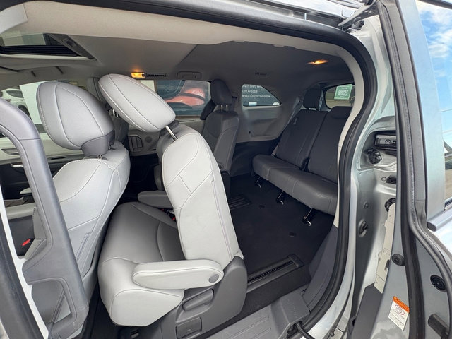 Used 2022 Toyota Sienna XLE image 20