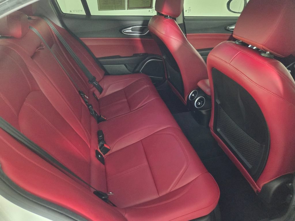 Used 2020 Alfa Romeo Giulia RWD image 28