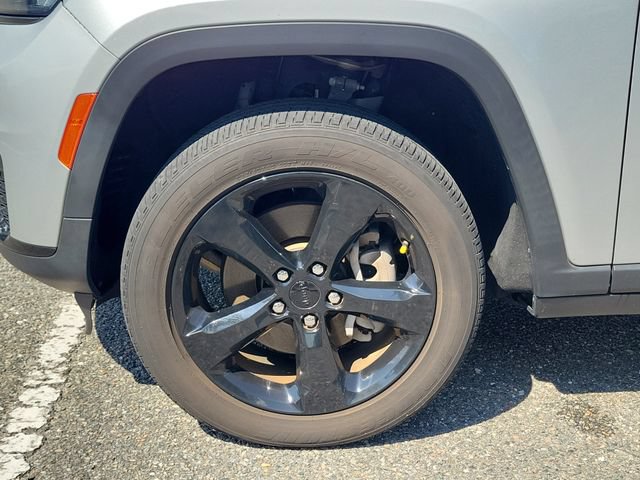 Used 2023 Jeep Grand Cherokee L Laredo RWD image 6