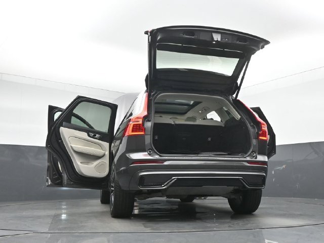 Used 2024 Volvo XC60 B5 Plus w/ Protection Package Premier AWD/4WD image 54