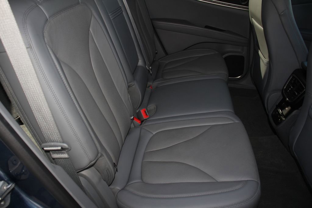 Used 2019 Lincoln Nautilus Reserve FWD image 21