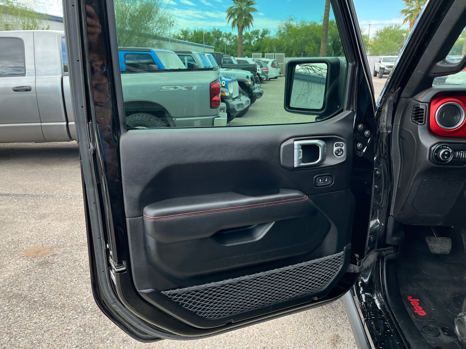 Used 2020 Jeep Gladiator Rubicon AWD/4WD image 13