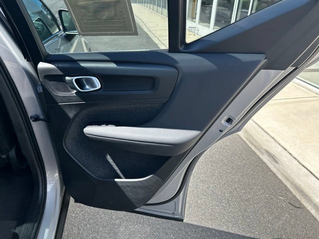 Certified 2025 Volvo XC40 B5 Plus AWD/4WD image 12