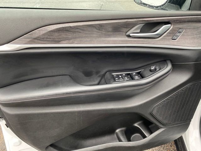 Used 2023 Jeep Grand Cherokee Limited AWD/4WD image 16