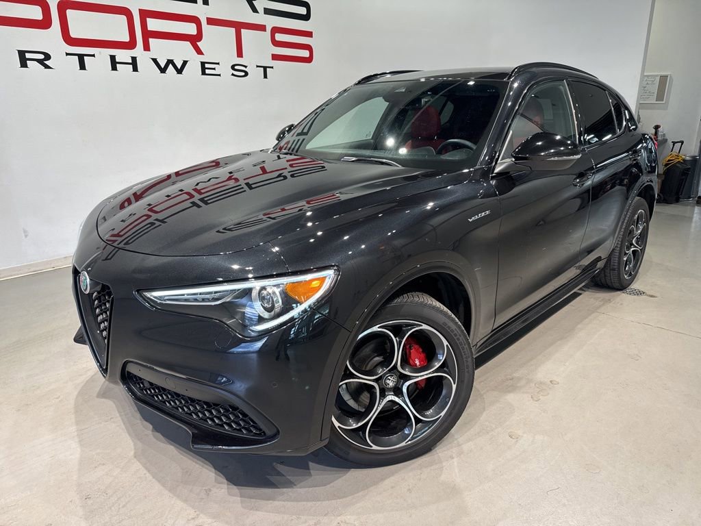 Used 2023 Alfa Romeo Stelvio Veloce image 2