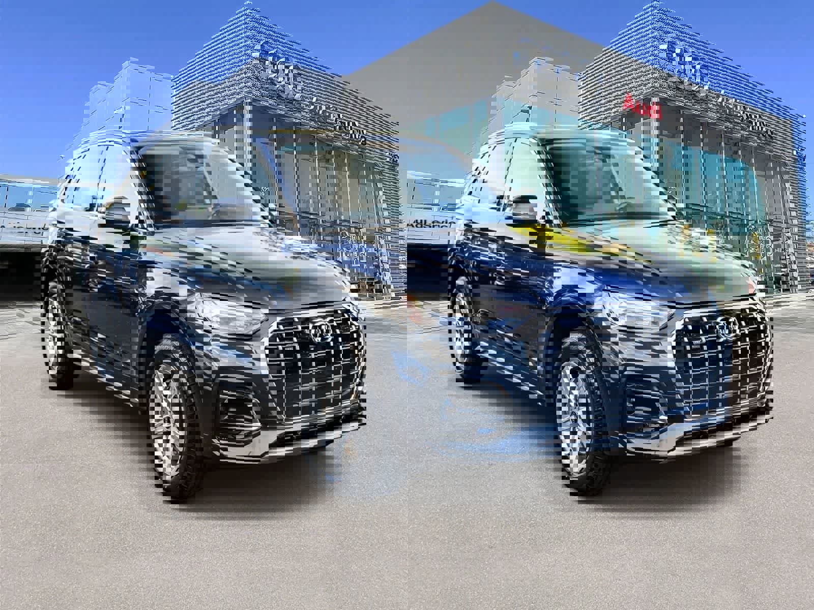 Used 2023 Audi Q5 Premium w/ Convenience Package image 5