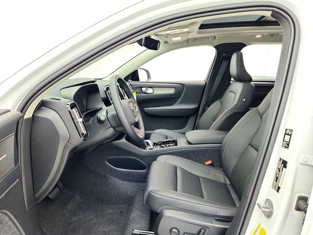 New 2026 Volvo XC40 B5 Ultra w/ Climate Package image 17