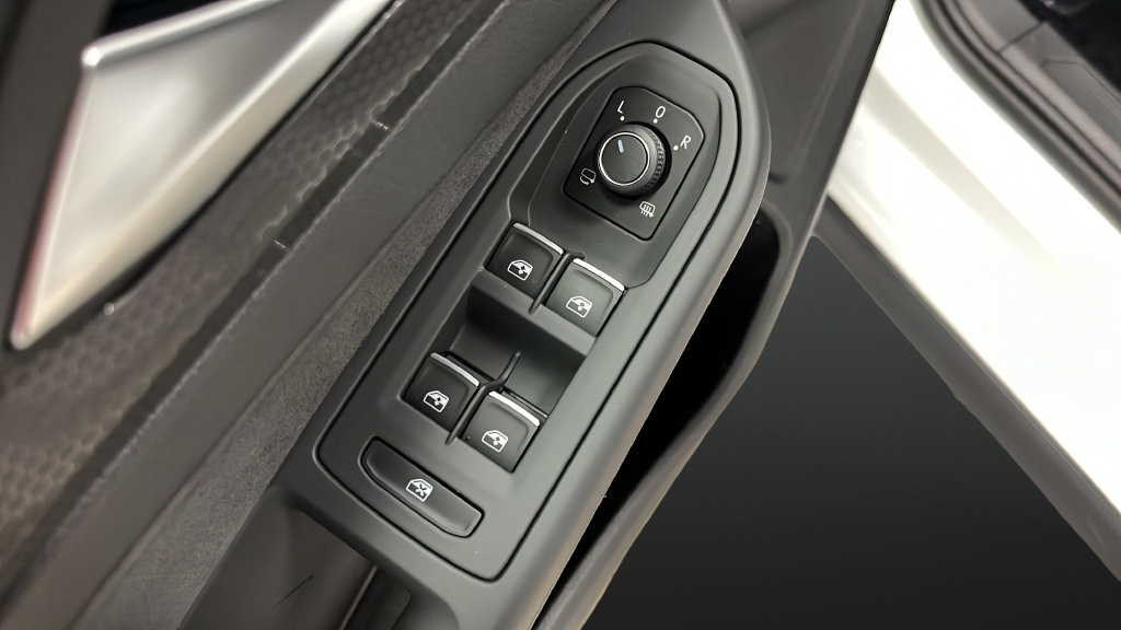Used 2024 Volkswagen GTI SE FWD image 21
