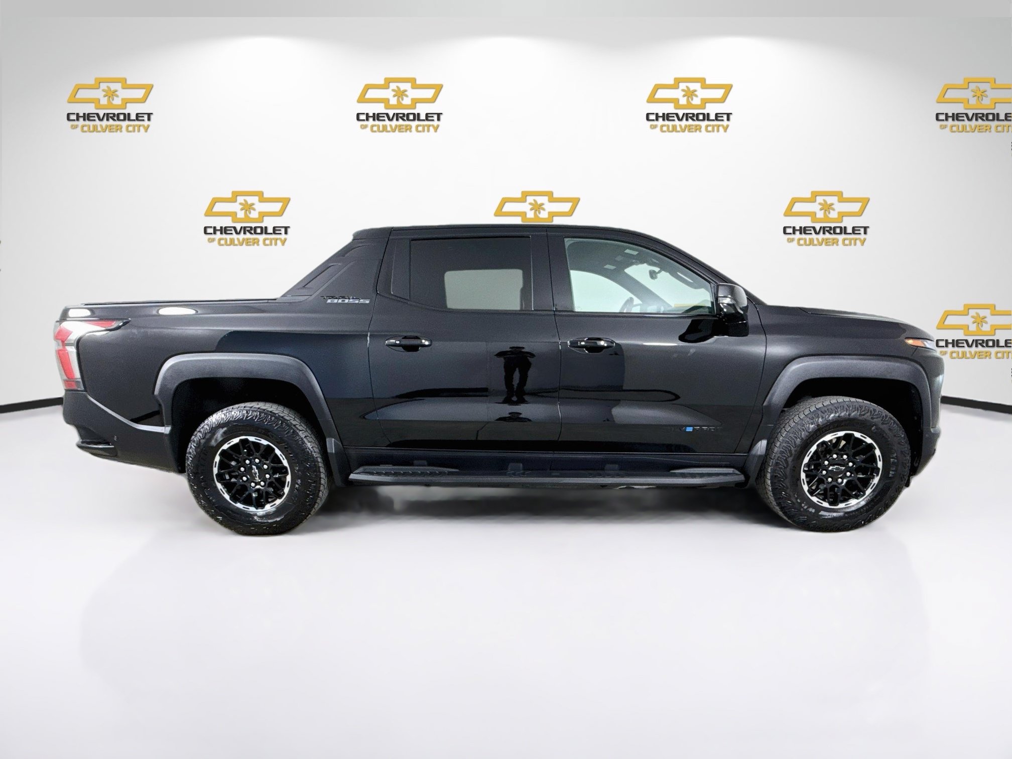 Used 2026 Chevrolet Silverado EV Trail Boss AWD/4WD image 9