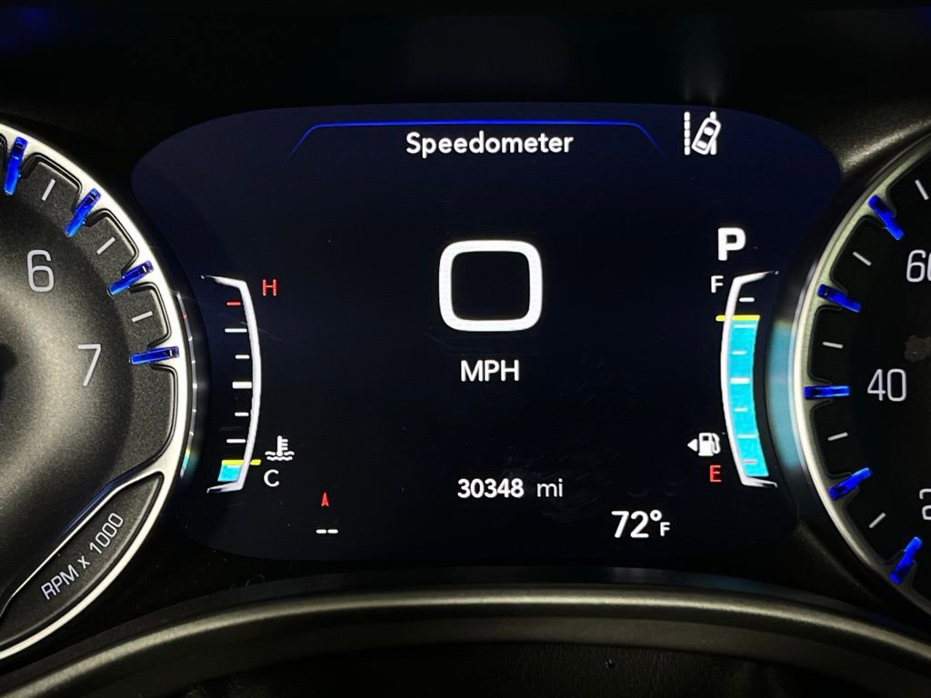 Used 2025 Chrysler Pacifica Select image 17