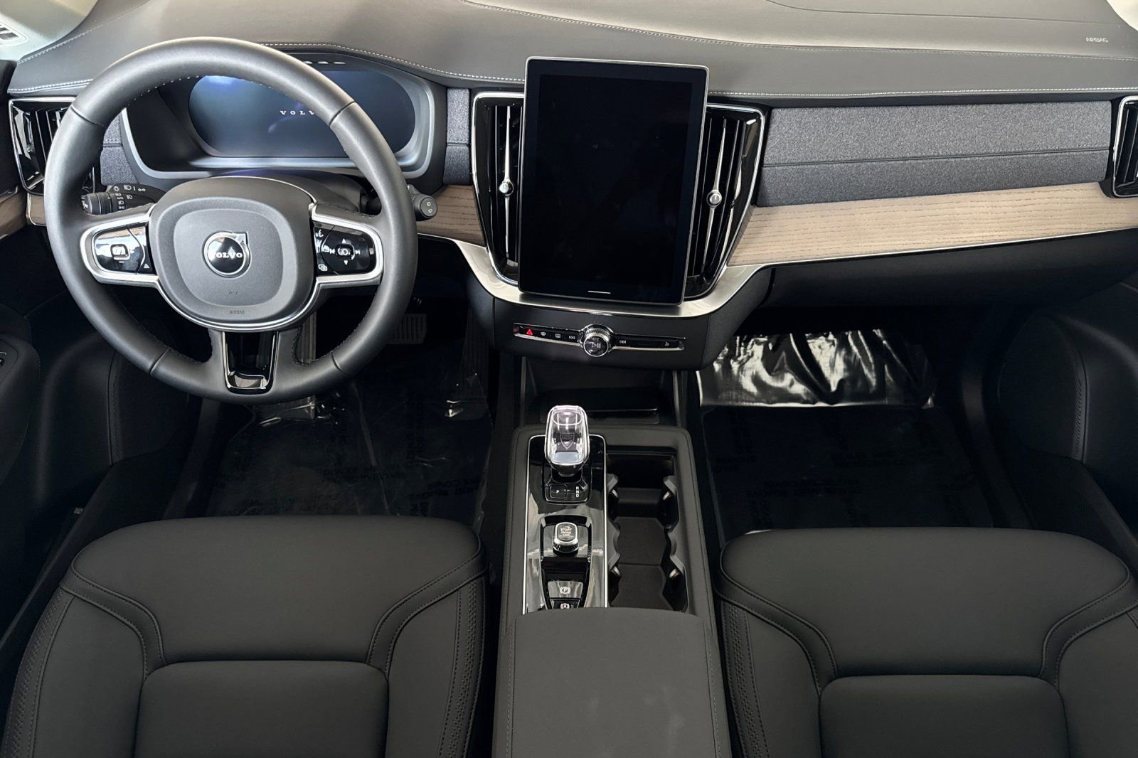 New 2026 Volvo XC90 B5 Plus w/ Protection Package image 3