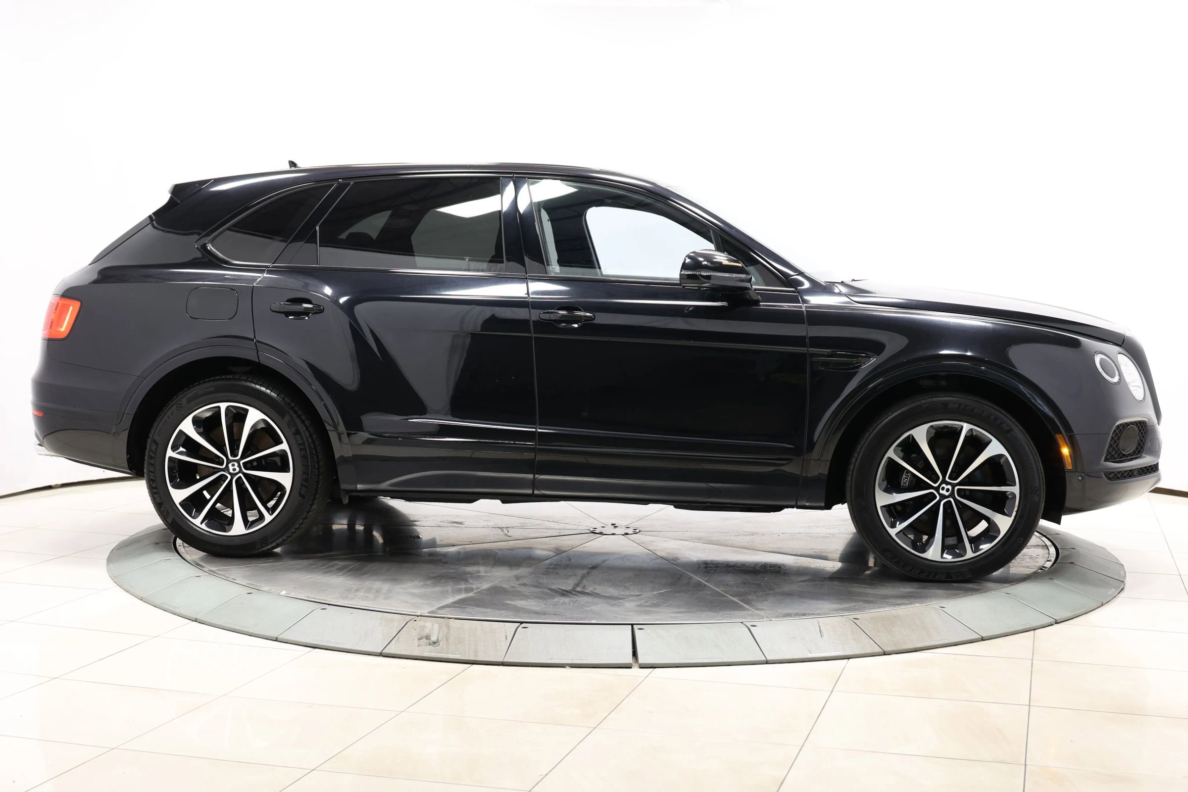 Used 2019 Bentley Bentayga AWD/4WD image 71