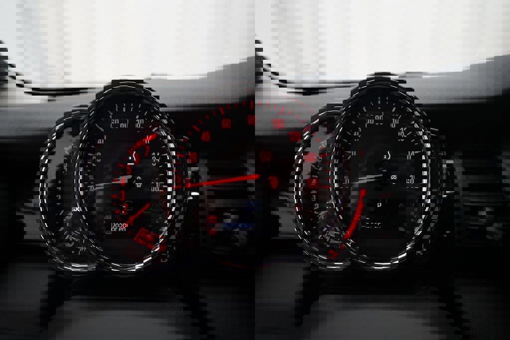 Used 2020 MINI Cooper 4-Door Hardtop image 2