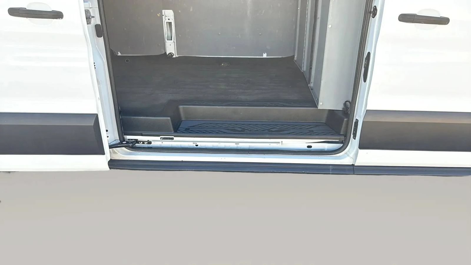 Used 2020 Ford Transit 250 Medium Roof RWD image 43