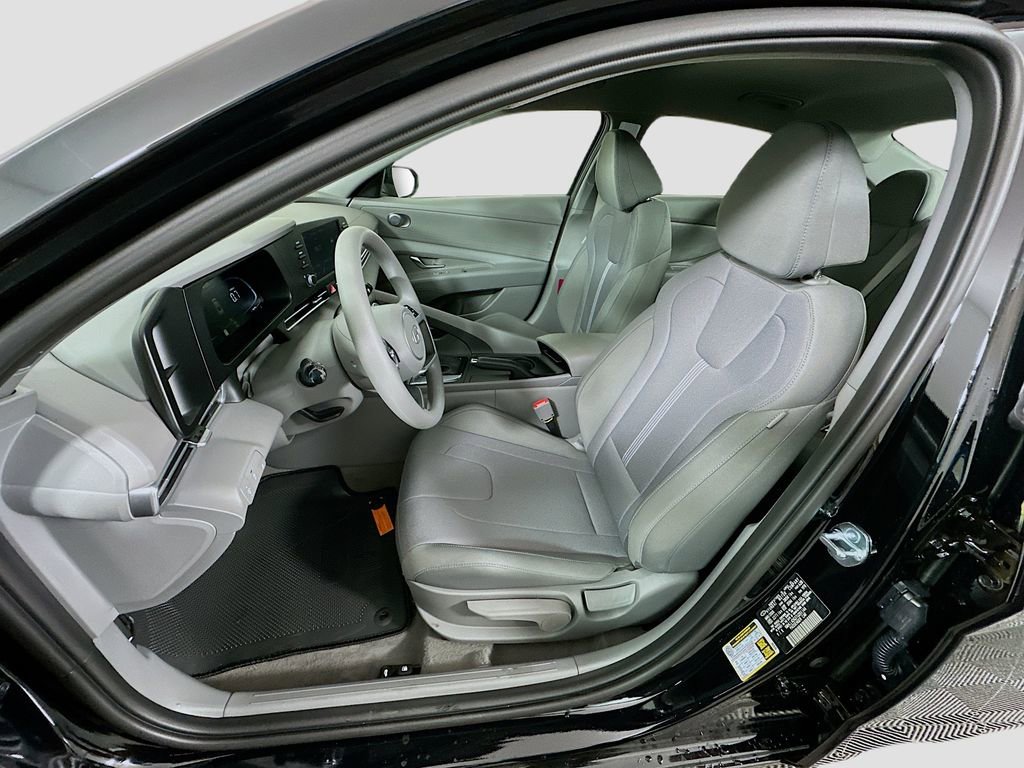 New 2026 Hyundai Elantra SE w/ Cargo Package image 15