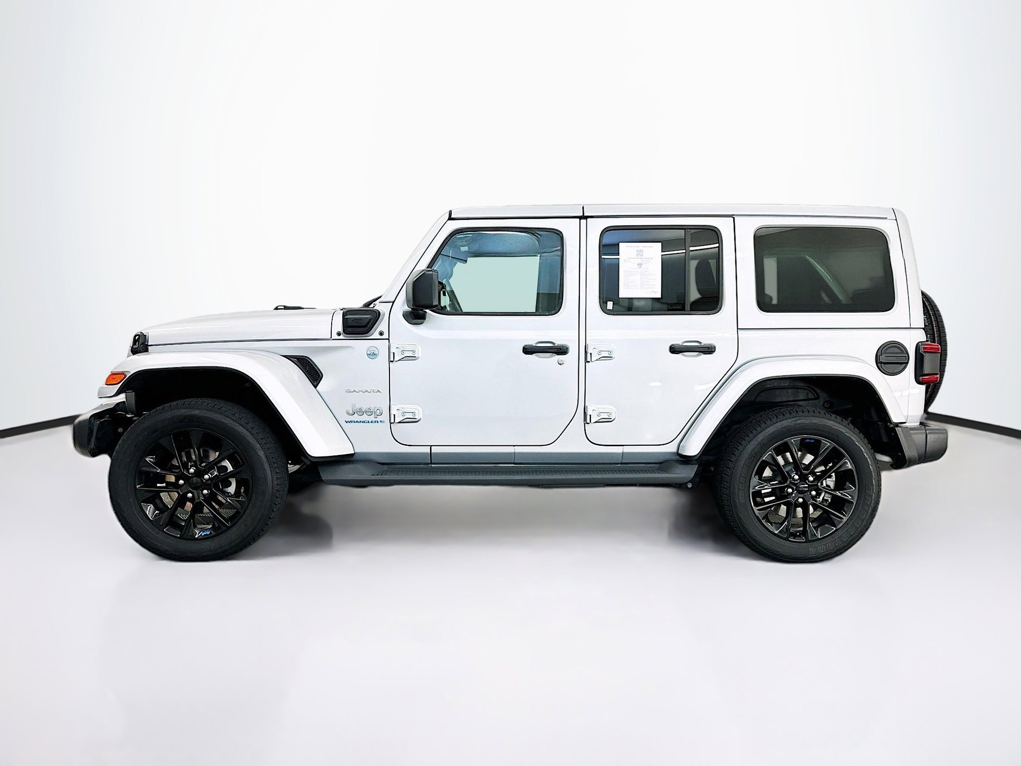 Used 2023 Jeep Wrangler Sahara w/ Cold Weather Group image 4