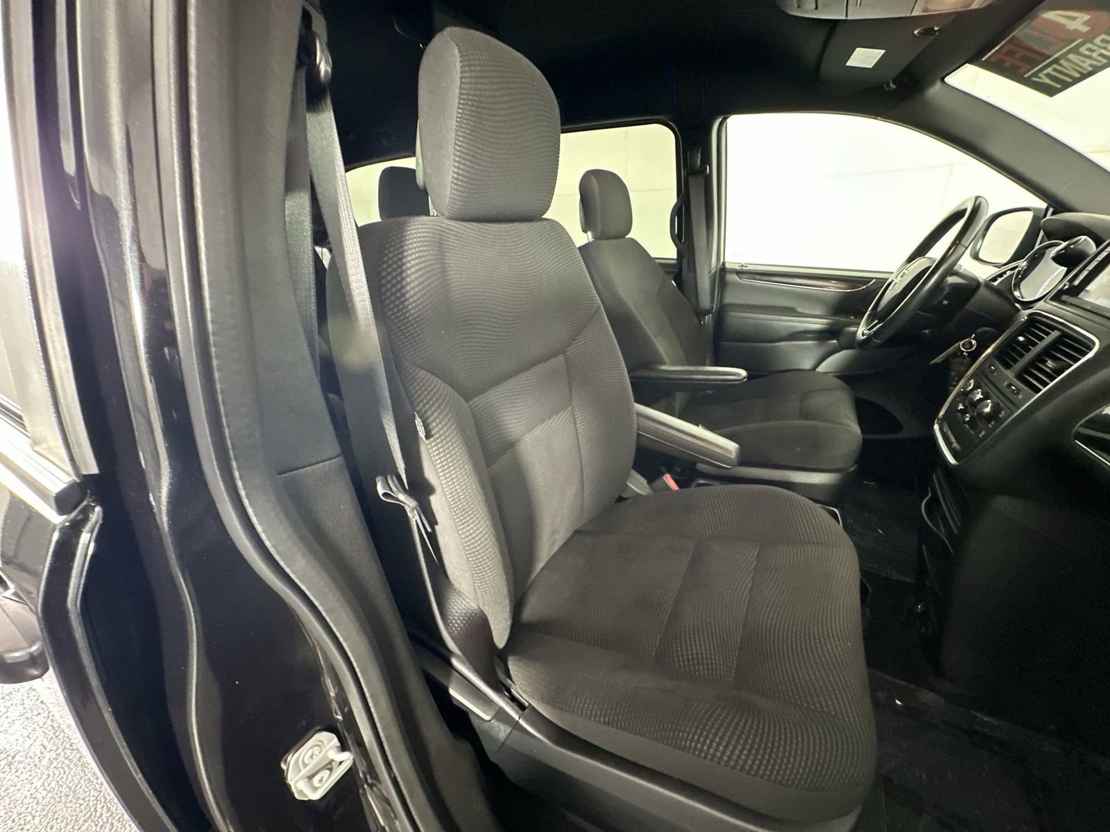 Used 2020 Dodge Grand Caravan SE image 31
