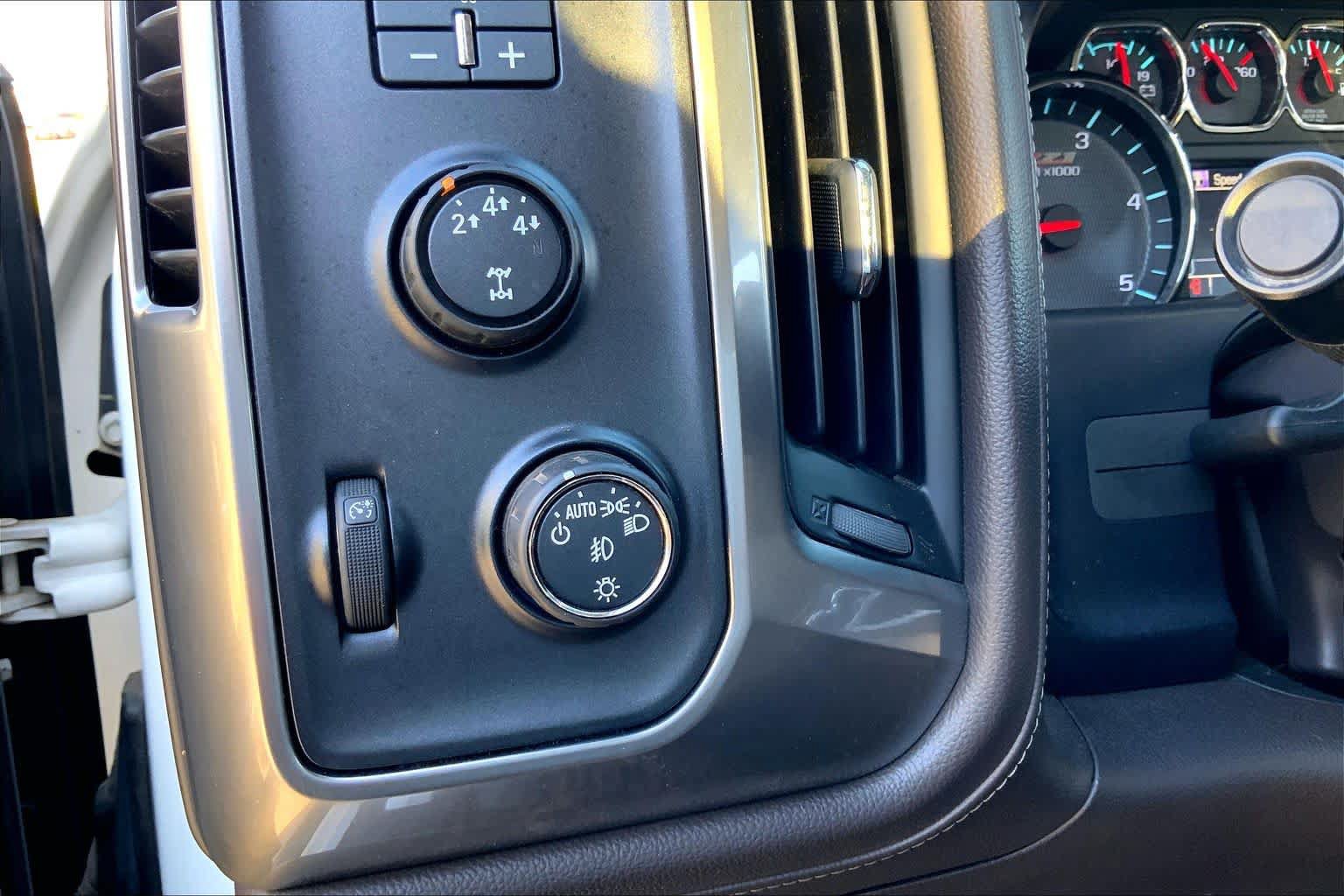 Used 2015 Chevrolet Silverado 2500 LTZ w/ Duramax Plus Package AWD/4WD image 31