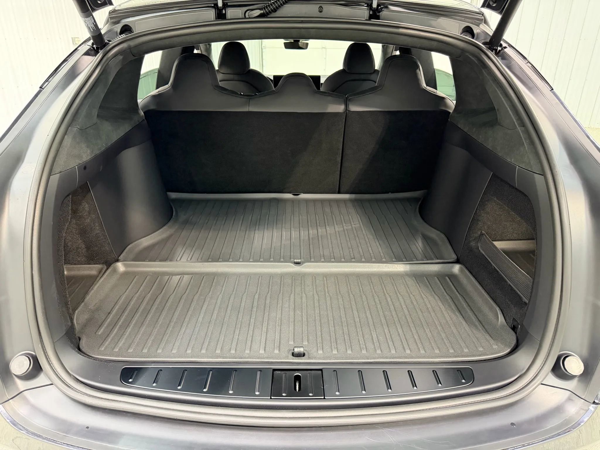 Used 2025 Tesla Model X image 17