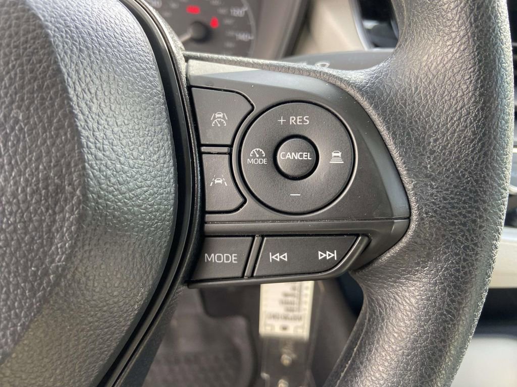 Used 2025 Toyota Corolla LE image 33