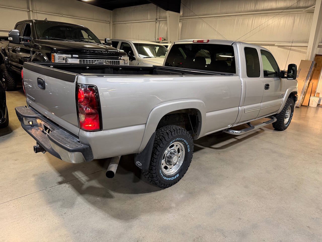 Used 2006 Chevrolet Silverado 2500 LT w/ Skid Plate Package AWD/4WD image 7
