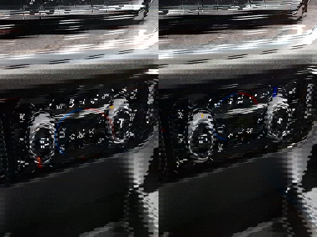 Certified 2025 Chevrolet Silverado 2500 LTZ w/ LTZ Convenience Package image 17