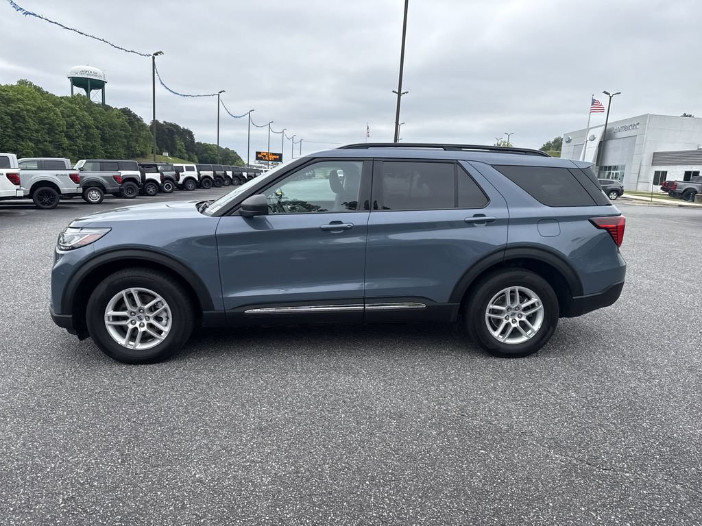 Used 2025 Ford Explorer Active AWD/4WD image 4