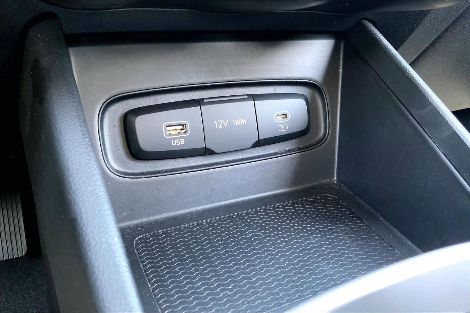 Used 2025 Hyundai Venue SEL FWD image 34