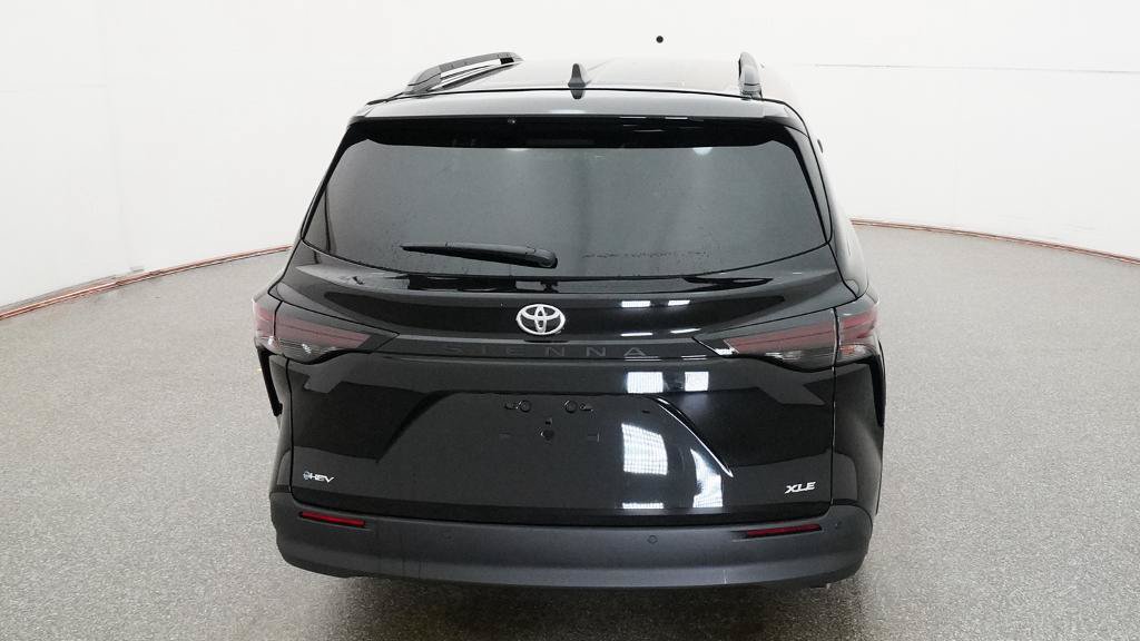 New 2026 Toyota Sienna XLE FWD image 10