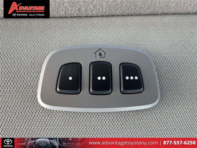 Used 2015 Toyota RAV4 Limited image 39