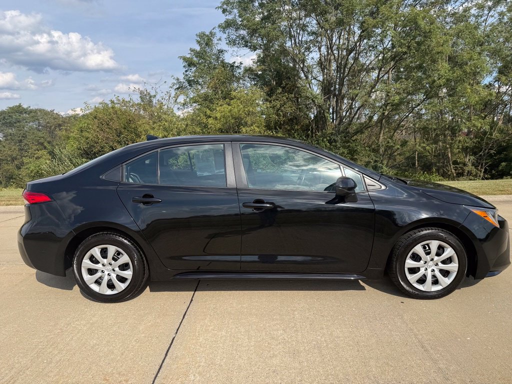 Used 2024 Toyota Corolla LE FWD image 2